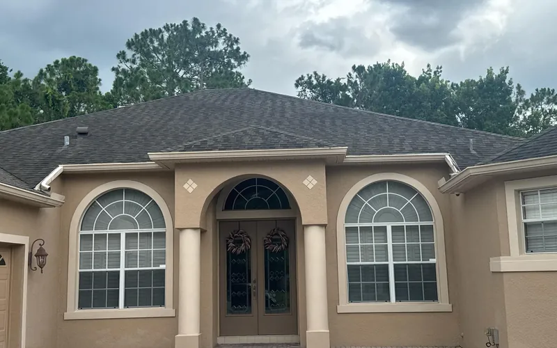 Stucco exterior in Oviedo, FL after soft wash house washing